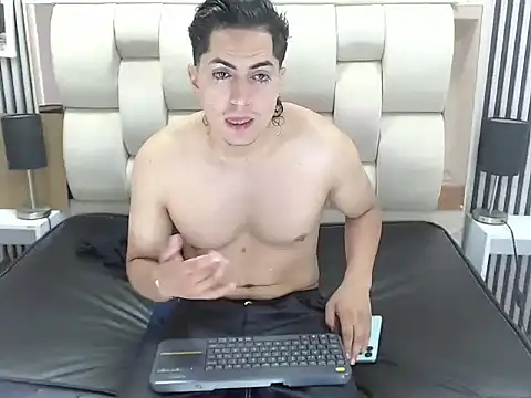Alex Wolft online show from 06-17-26, 12:26
