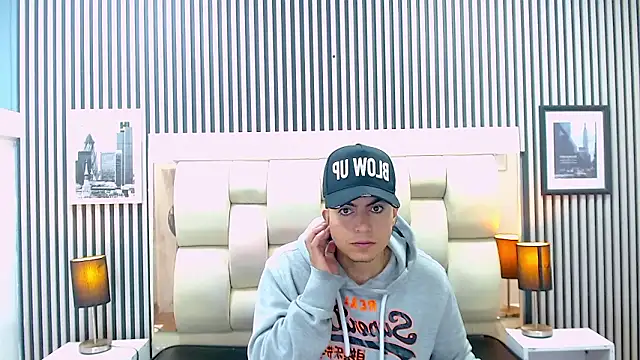 Alex Wolft online show from 03-12-26, 11:47