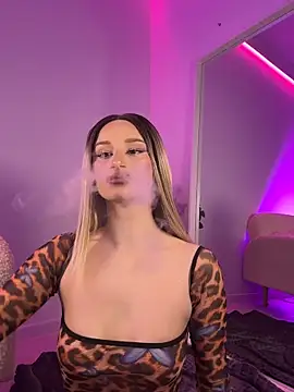 ScarletFlameee online show from 04-24-26, 05:53