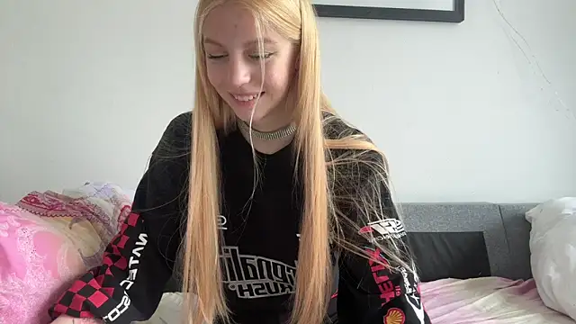Snapshot of Fanny_Fresh chatting on 05-30-26, 08:53 Fanny Fresh online show from 05-30-26, 08:53