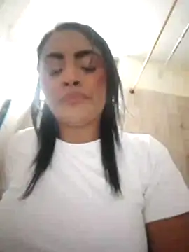 Snapshot of EstrellaSmmith chatting on 05-14-26, 09:01 EstrellaSmmith online show from 05-14-26, 09:01