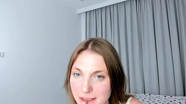 Snapshot of ErinnPieloch chatting on 03-14-26, 08:04 ErinnPieloch online show from 03-14-26, 08:04