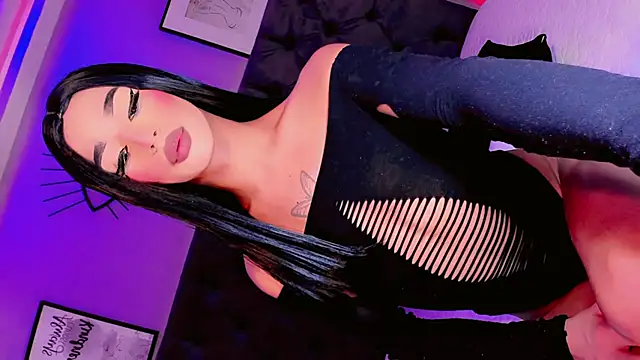 IssabellaIzzy online show from 05-10-26, 01:04