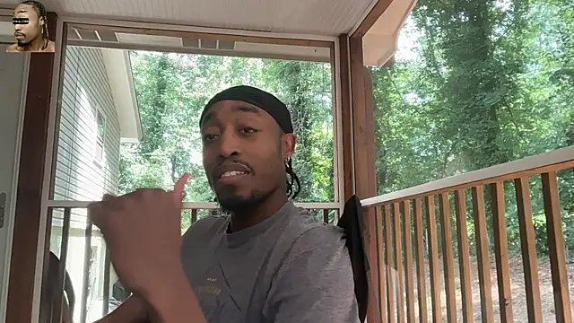 Snapshot of OneUp_Close chatting on 05-17-26, 05:57 OneUp Close online show from 05-17-26, 05:57