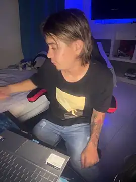 AngelLatinBoy online show from 04-12-26, 03:43