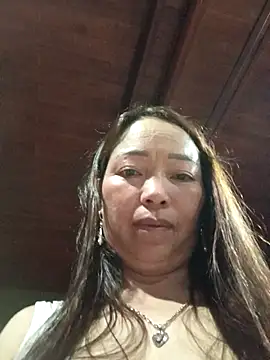 Yellow-pink online show from 04-23-26, 11:27