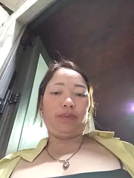 Yellow-pink online show from 04-17-26, 11:35