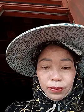 Yellow-pink online show from 04-04-26, 01:45