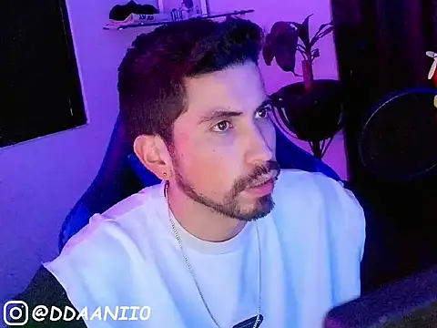 ddaanii0 online show from 03-12-26, 11:36