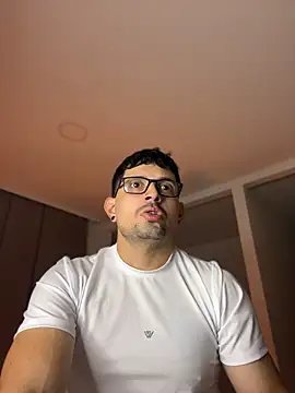 TroyeSavage online show from 05-07-26, 10:18