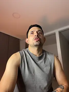 TroyeSavage online show from 04-07-26, 10:50