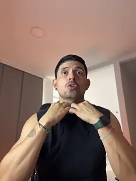 TroyeSavage online show from 04-10-26, 07:54