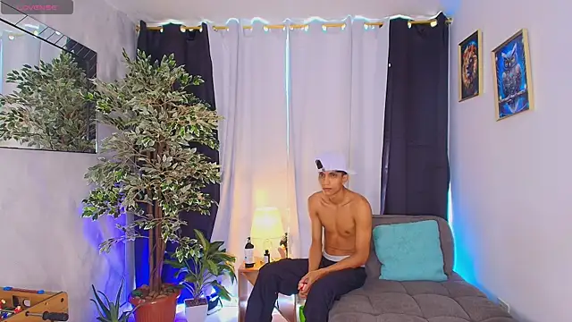 Wild lovers  online show from 06-05-26, 07:30