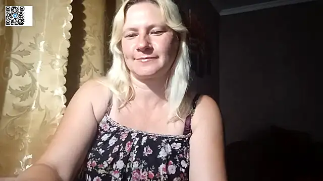 Snapshot of DiamondLady555 chatting on 07-07-26, 06:00 DiamondLady555 online show from 07-07-26, 06:00