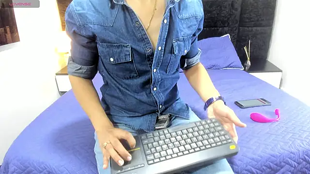 Snapshot of _Alan_Walker_1 chatting on 05-22-26, 03:21 Alan Walker 1 online show from 05-22-26, 03:21