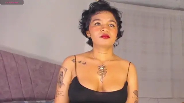 Snapshot of alessia_temptation chatting on 03-22-26, 06:37 alessia temptation online show from 03-22-26, 06:37