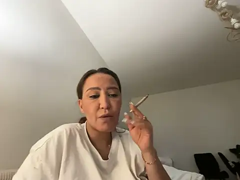 Shylyy25 online show from 05-09-26, 05:44