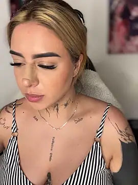 CarolQueen1  online show from 04-04-26, 01:50