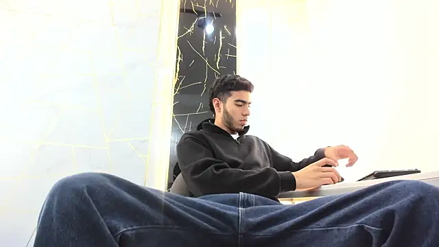 Valentin Lux online show from 03-25-26, 03:17