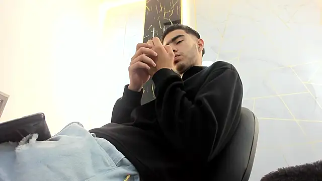 Valentin Lux online show from 04-18-26, 02:14