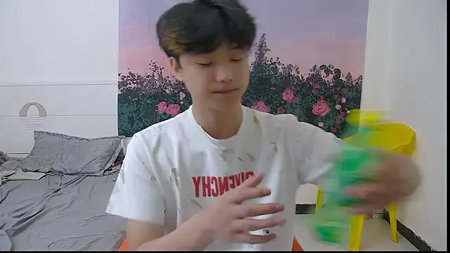 icecream-002 online show from 05-06-26, 11:47