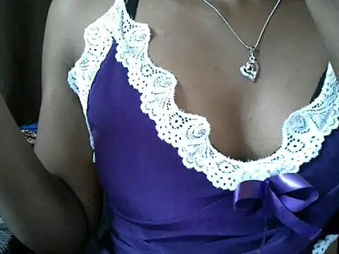 Snapshot of Couplehot00 chatting on 03-27-26, 11:44 Couplehot00 online show from 03-27-26, 11:44