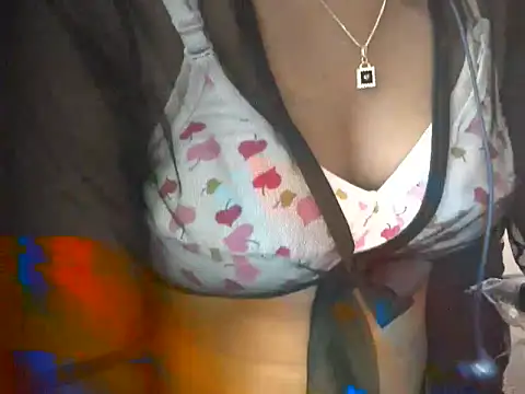 Snapshot of Couplehot00 chatting on 04-29-26, 07:23 Couplehot00 online show from 04-29-26, 07:23