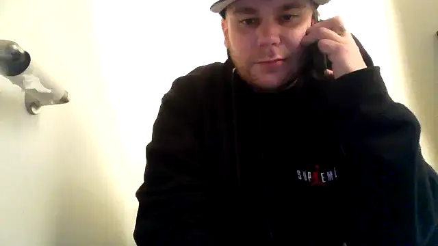 Snapshot of occasionalride1 chatting on 06-09-26, 02:40 occasionalride1 online show from 06-09-26, 02:40