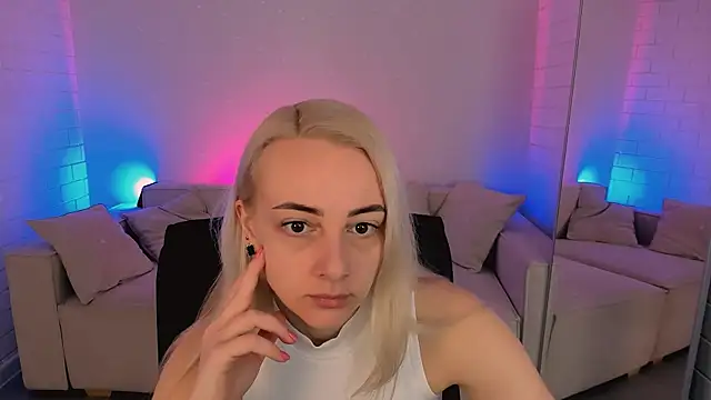 CarolMoor online show from 03-23-26, 09:09