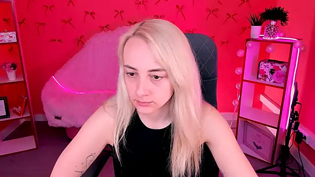 CarolMoor online show from 04-07-26, 09:11