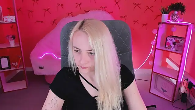 CarolMoor online show from 04-17-26, 09:12