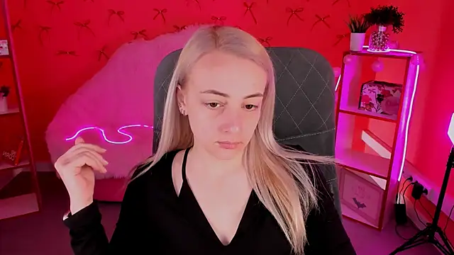 CarolMoor online show from 04-21-26, 09:16