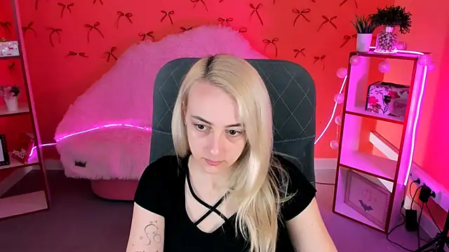 CarolMoor online show from 04-14-26, 09:03