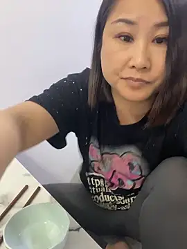 xiaoyi-10 online show from 04-15-26, 01:37