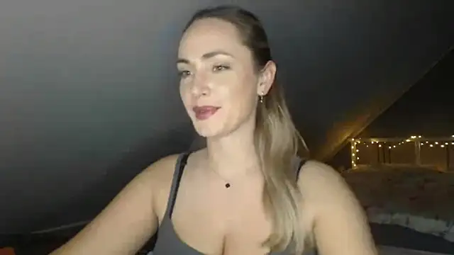 Snapshot of ScarlettSensitive chatting on 06-07-26, 08:14 ScarlettSensitive online show from 06-07-26, 08:14