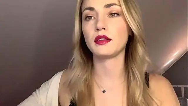 Snapshot of ScarlettSensitive chatting on 05-01-26, 02:11 ScarlettSensitive online show from 05-01-26, 02:11