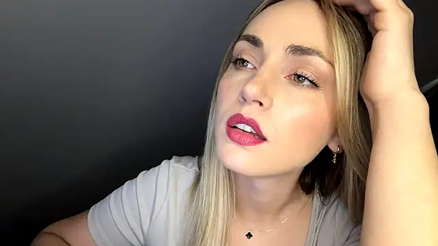 Snapshot of ScarlettSensitive chatting on 05-22-26, 08:34 ScarlettSensitive online show from 05-22-26, 08:34