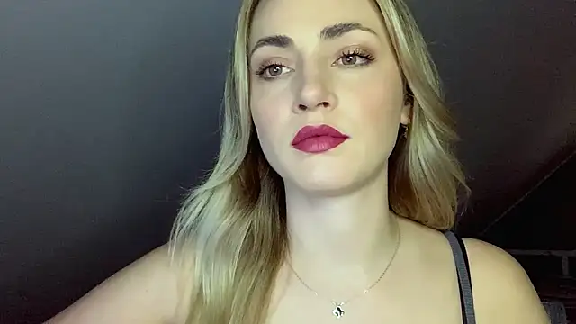 Snapshot of ScarlettSensitive chatting on 05-16-26, 02:16 ScarlettSensitive online show from 05-16-26, 02:16