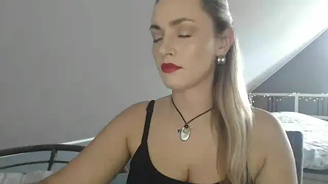 Snapshot of ScarlettSensitive chatting on 06-19-26, 02:23 ScarlettSensitive online show from 06-19-26, 02:23