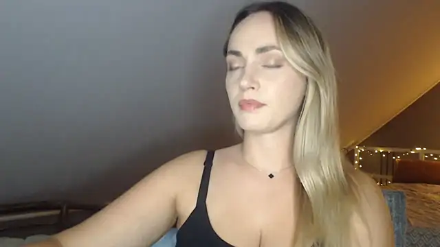 Snapshot of ScarlettSensitive chatting on 06-30-26, 08:20 ScarlettSensitive online show from 06-30-26, 08:20