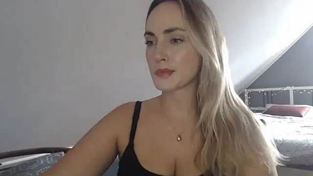 Snapshot of ScarlettSensitive chatting on 07-22-26, 02:19 ScarlettSensitive online show from 07-22-26, 02:19
