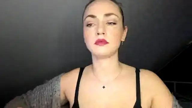 Snapshot of ScarlettSensitive chatting on 05-25-26, 06:45 ScarlettSensitive online show from 05-25-26, 06:45