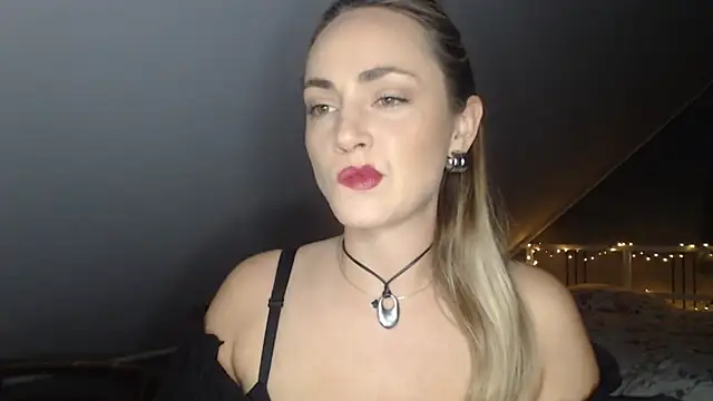 Snapshot of ScarlettSensitive chatting on 06-16-26, 08:20 ScarlettSensitive online show from 06-16-26, 08:20