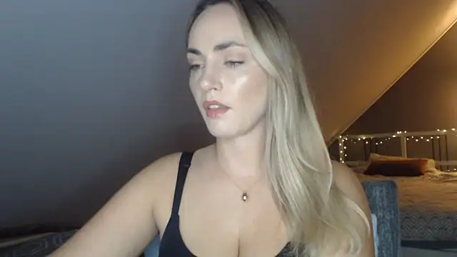 Snapshot of ScarlettSensitive chatting on 07-21-26, 08:21 ScarlettSensitive online show from 07-21-26, 08:21