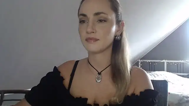 Snapshot of ScarlettSensitive chatting on 06-15-26, 02:39 ScarlettSensitive online show from 06-15-26, 02:39