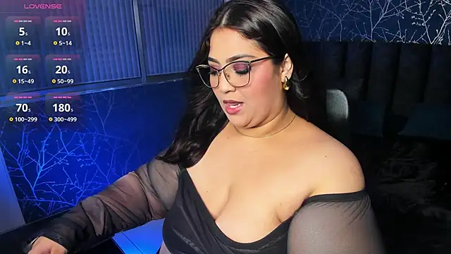 Charlottxl online show from 06-18-26, 04:00