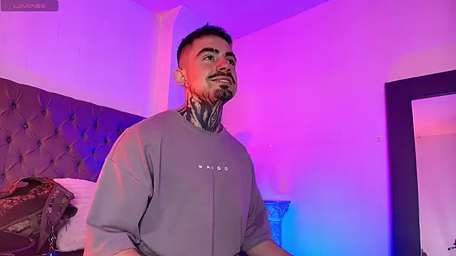 Dallas Whitee online show from 04-18-26, 07:51
