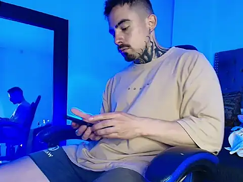 Dallas Whitee online show from 04-04-26, 07:42