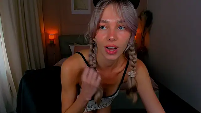 LuluAlis online show from 06-12-26, 02:04