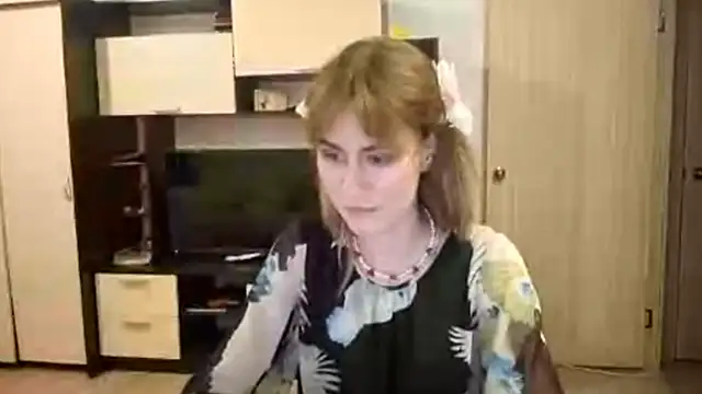 ElenoreHolguin online show from 04-11-26, 04:21